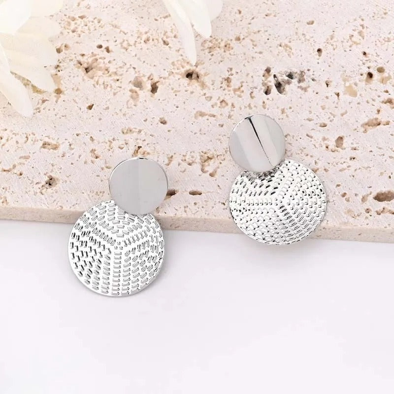 Pendientes de disco geométrico texturizado de plata