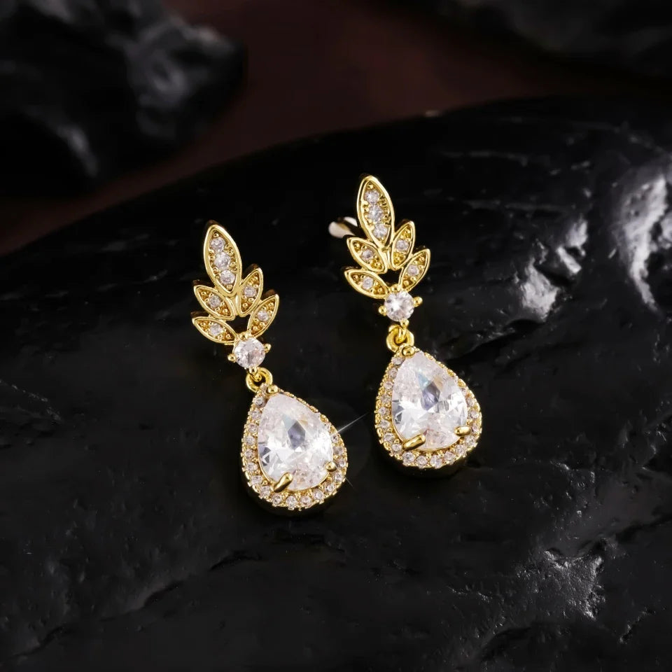 Pendientes colgantes de cristal vintage dorados