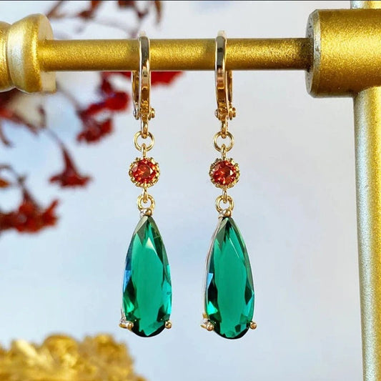 Pendientes colgantes de oro y cristal esmeralda hechos a mano