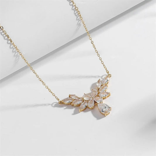 Collier vintage à fleurs scintillantes en or