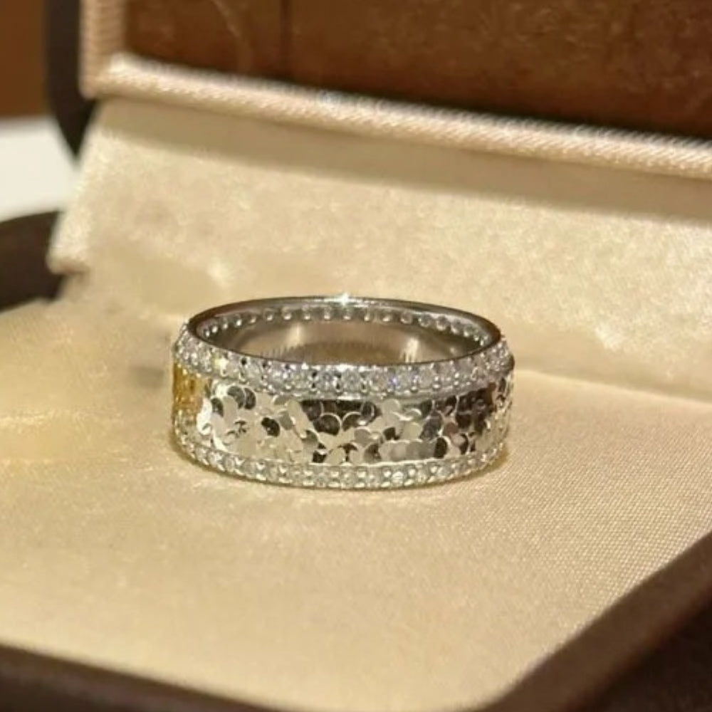 Bague classique en argent et diamants, ornée de sequins et de glace pilée