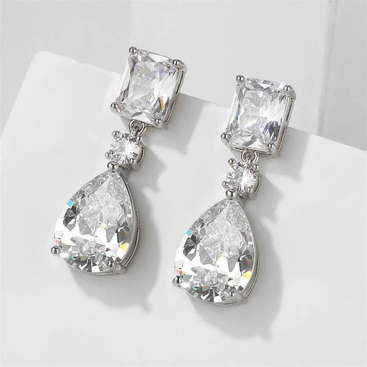 Pendientes vintage de plata con forma de lágrima brillante