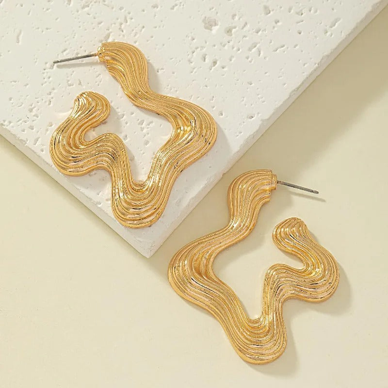 Vintage Gold Fluid Shape Earrings