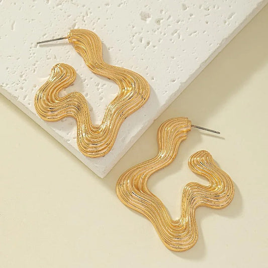 Vintage Gold Fluid Shape Earrings