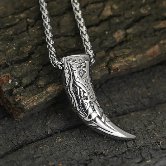 Collier en argent avec crocs de bête nordique