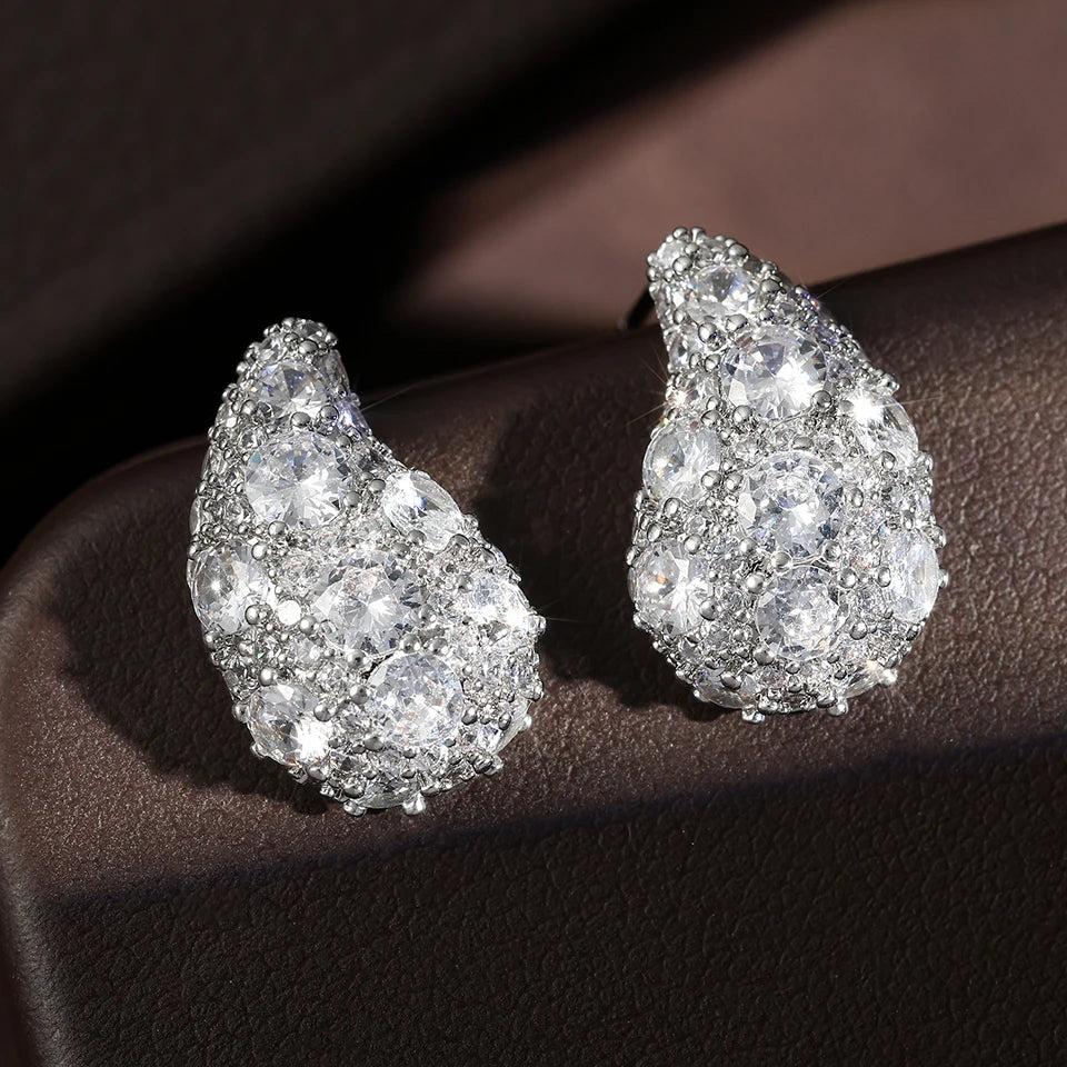 Pendientes vintage de plata con gotas de agua brillantes