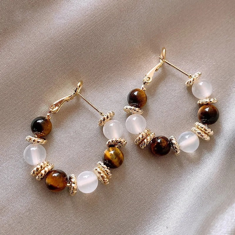 Pendientes de aro vintage con piedras preciosas marrones y blancas