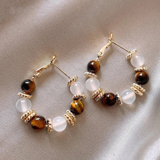 Pendientes de aro vintage con piedras preciosas marrones y blancas