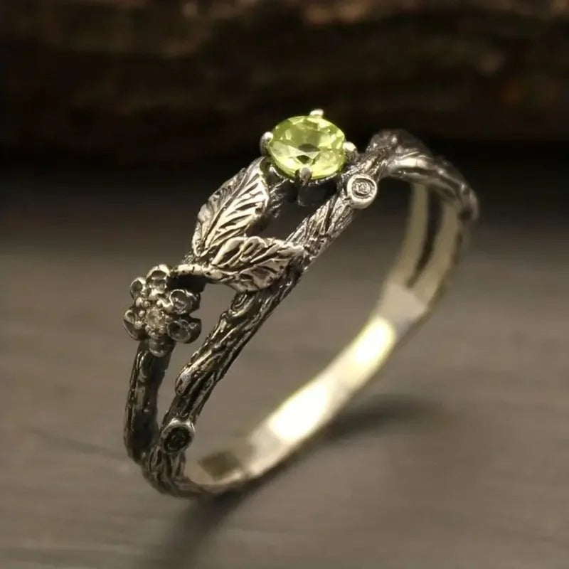 Anillo vintage de plata con hoja de piedra verde