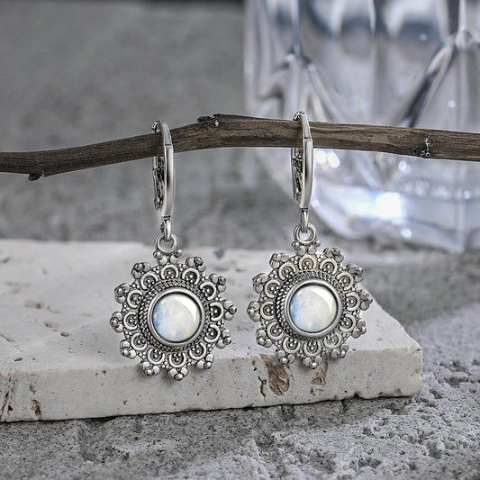 Pendientes colgantes de piedra lunar con flores de plata