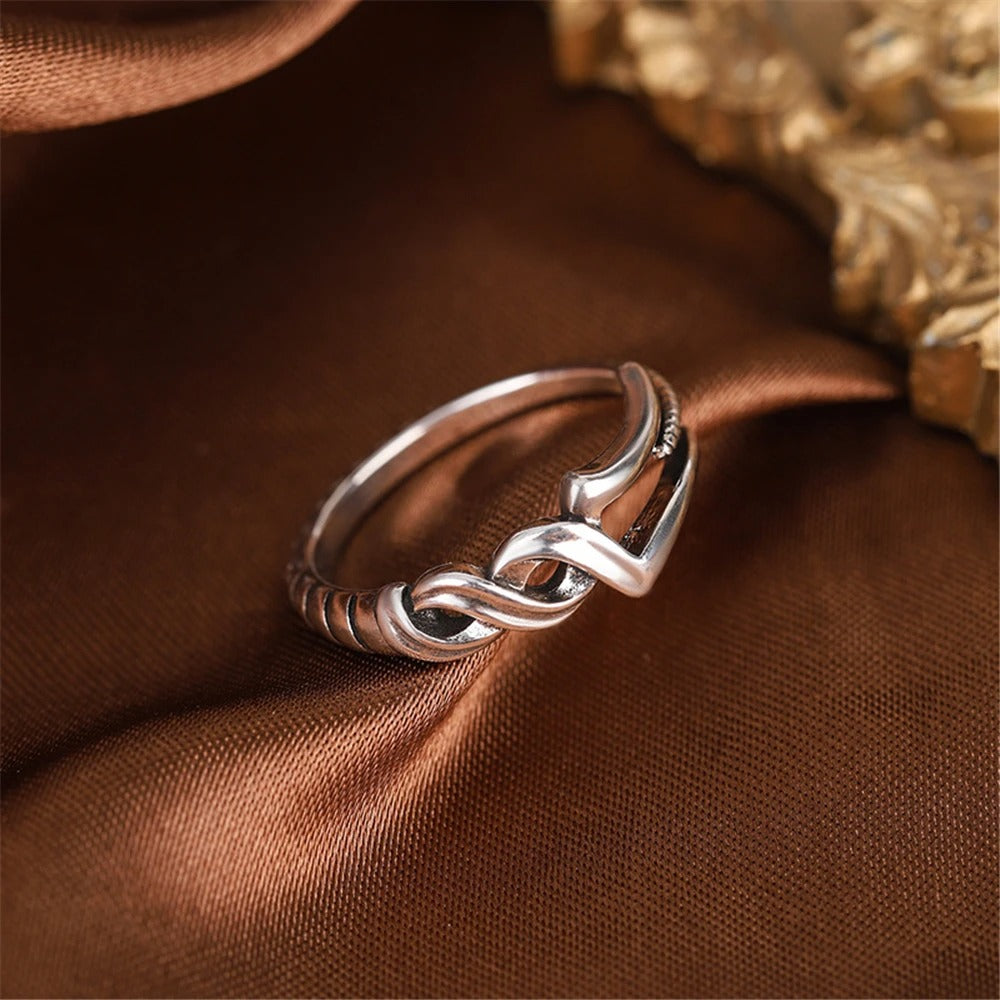 Anillo ajustable con nudo torcido de plata vintage