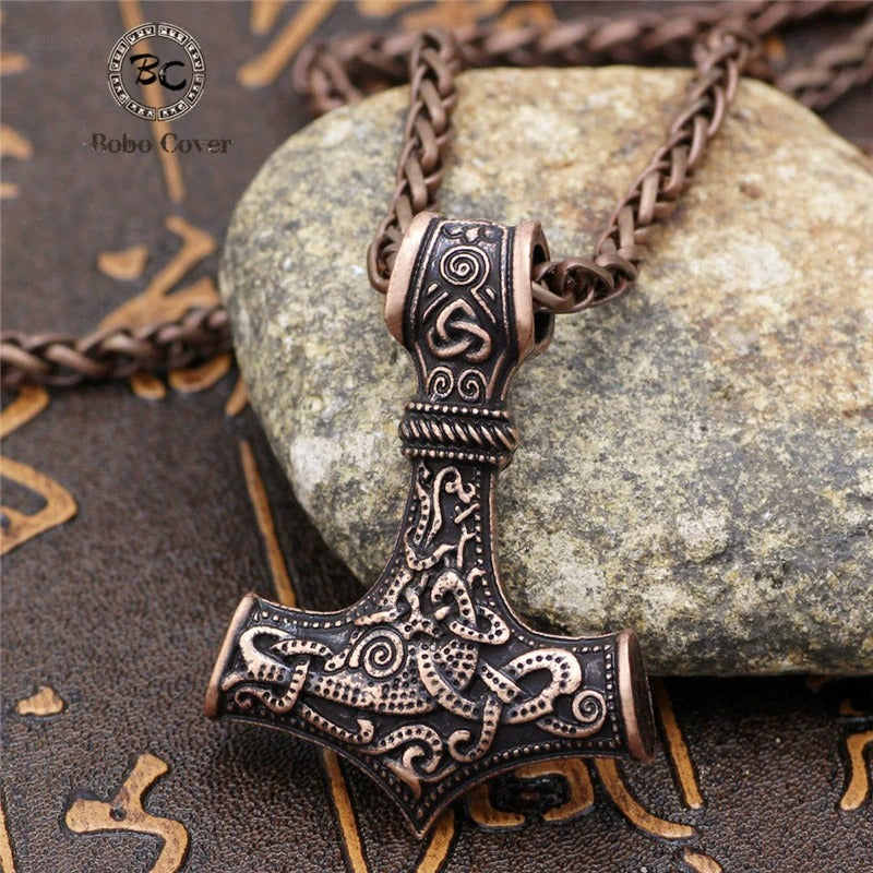 Collier vintage en bronze représentant le marteau de Thor