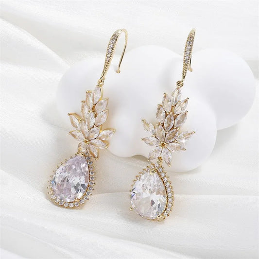 Pendientes colgantes vintage glamurosos de oro