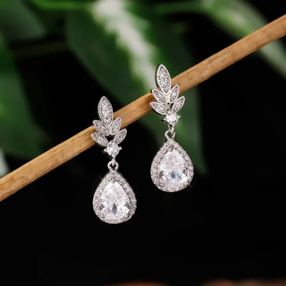 Pendientes de plata vintage con hojas brillantes